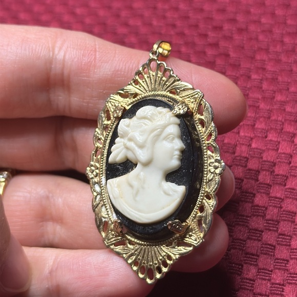Vintage Very Old Black & White Cameo Gold Details Pendant Gold??? - Picture 6 of 11
